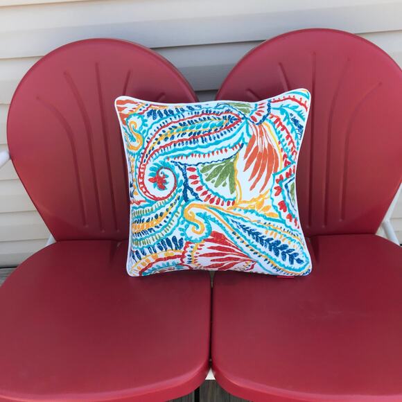 Set of 2 colorful paisley outdoor throw pillow covers 18x18" NEW - Picture 3 of 7